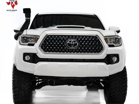 Used 2019 Toyota Tacoma TRD Sport image 8
