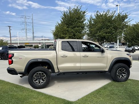 Used 2024 Chevrolet Colorado ZR2 w/ Technology Package AWD/4WD image 6