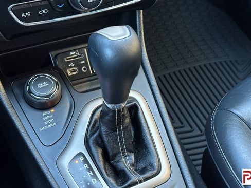 Used 2016 Jeep Cherokee Limited AWD/4WD image 24