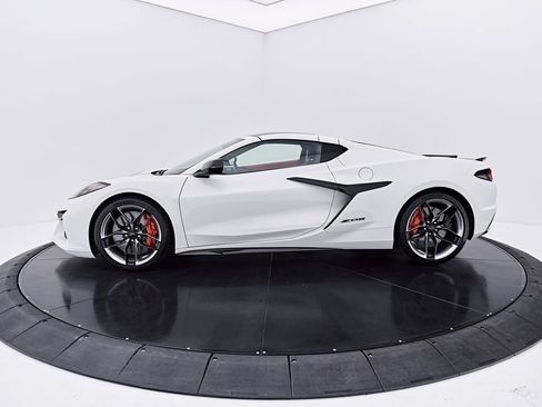 Used 2025 Chevrolet Corvette Z06 RWD image 18