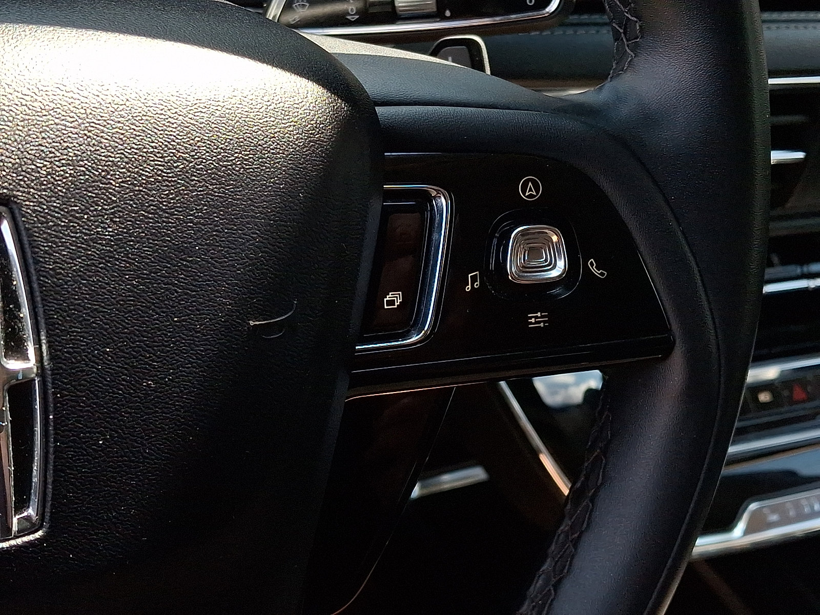 Used 2023 Lincoln Corsair FWD image 21