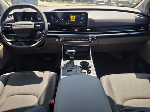 New 2027 Kia Carnival FWD image 12