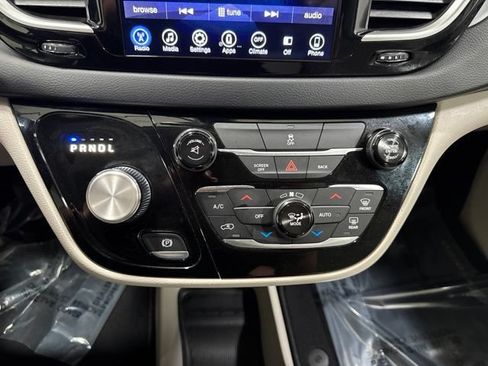 Used 2017 Chrysler Pacifica Touring Plus FWD image 23