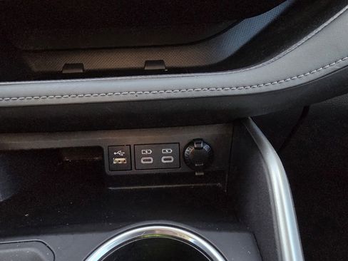 Used 2024 Toyota Highlander XLE image 19