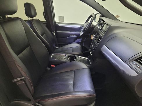 Used 2017 Dodge Grand Caravan GT image 21