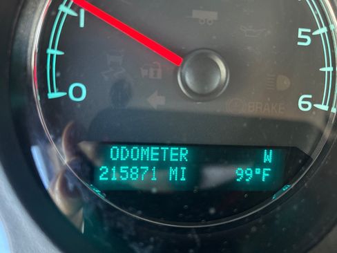 Used 2013 Chevrolet Avalanche LTZ AWD/4WD image 15