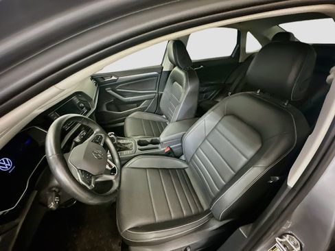 Used 2024 Volkswagen Jetta SE FWD image 13