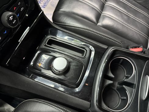 Used 2018 Chrysler 300 S image 21