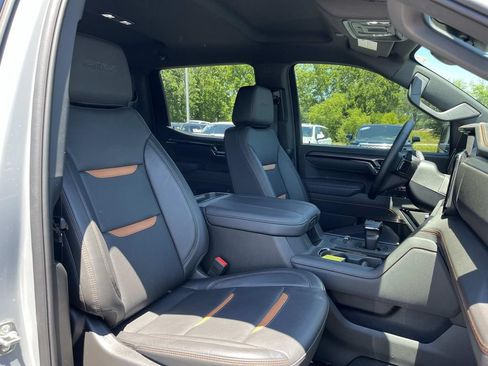Used 2025 GMC Sierra 1500 AT4 w/ AT4 Premium Package AWD/4WD image 23