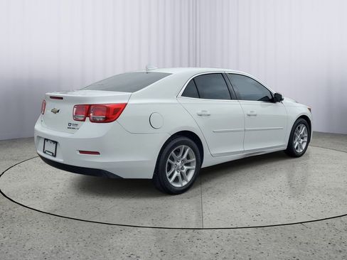 Used 2016 Chevrolet Malibu LT w/ Sun And Convenience Package image 3