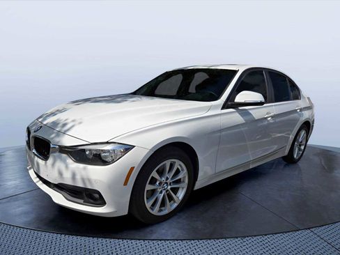 Used 2017 BMW 320i Sedan RWD image 3