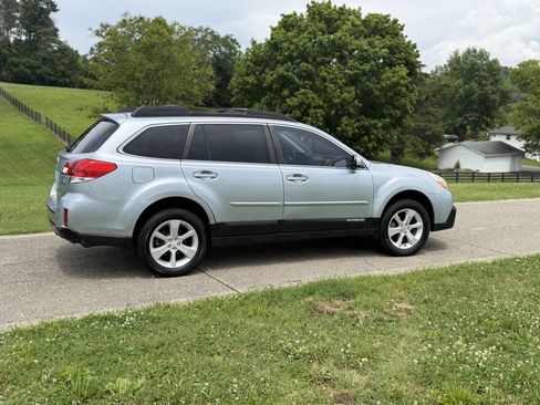 Used 2013 Subaru Outback 2.5i Premium w/ All-Weather Pkg AWD/4WD image 14