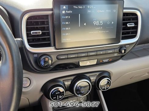 Used 2025 Hyundai Venue SEL FWD image 18