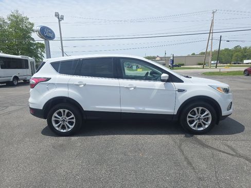 Used 2017 Ford Escape SE AWD/4WD image 5