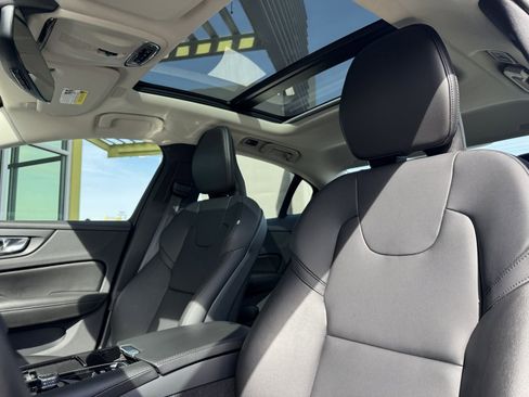 Used 2022 Volvo S60 T8 R-Design Expression w/ Premium Package image 24