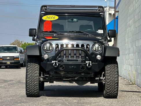 Used 2016 Jeep Wrangler Rubicon w/ Power Convenience Group AWD/4WD image 9