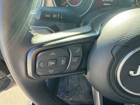 Used 2023 Jeep Gladiator Sport image 25