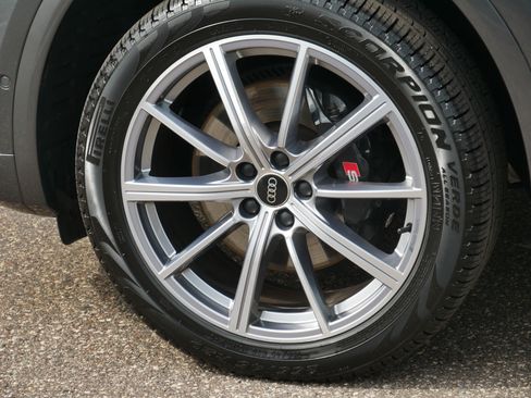 Used 2022 Audi SQ5 Prestige w/ Prestige Package image 9