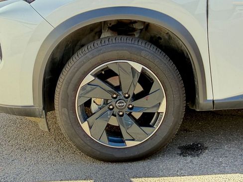 Used 2024 Nissan Rogue SV AWD/4WD image 30