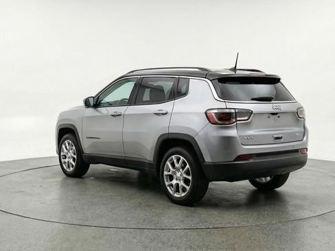 Used 2025 Jeep Compass Limited AWD/4WD image 6