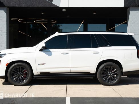 Used 2023 Cadillac Escalade V w/ LPO, ONYX Package image 5