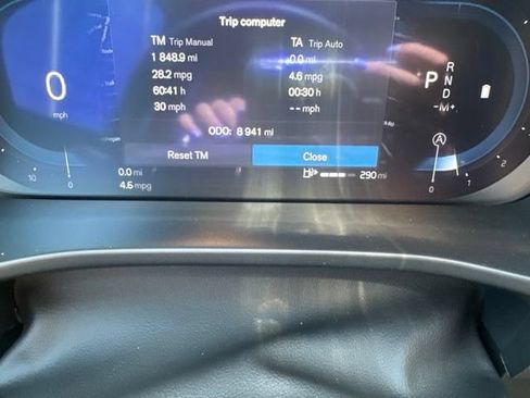 Certified 2025 Volvo XC40 B5 Plus AWD/4WD image 24