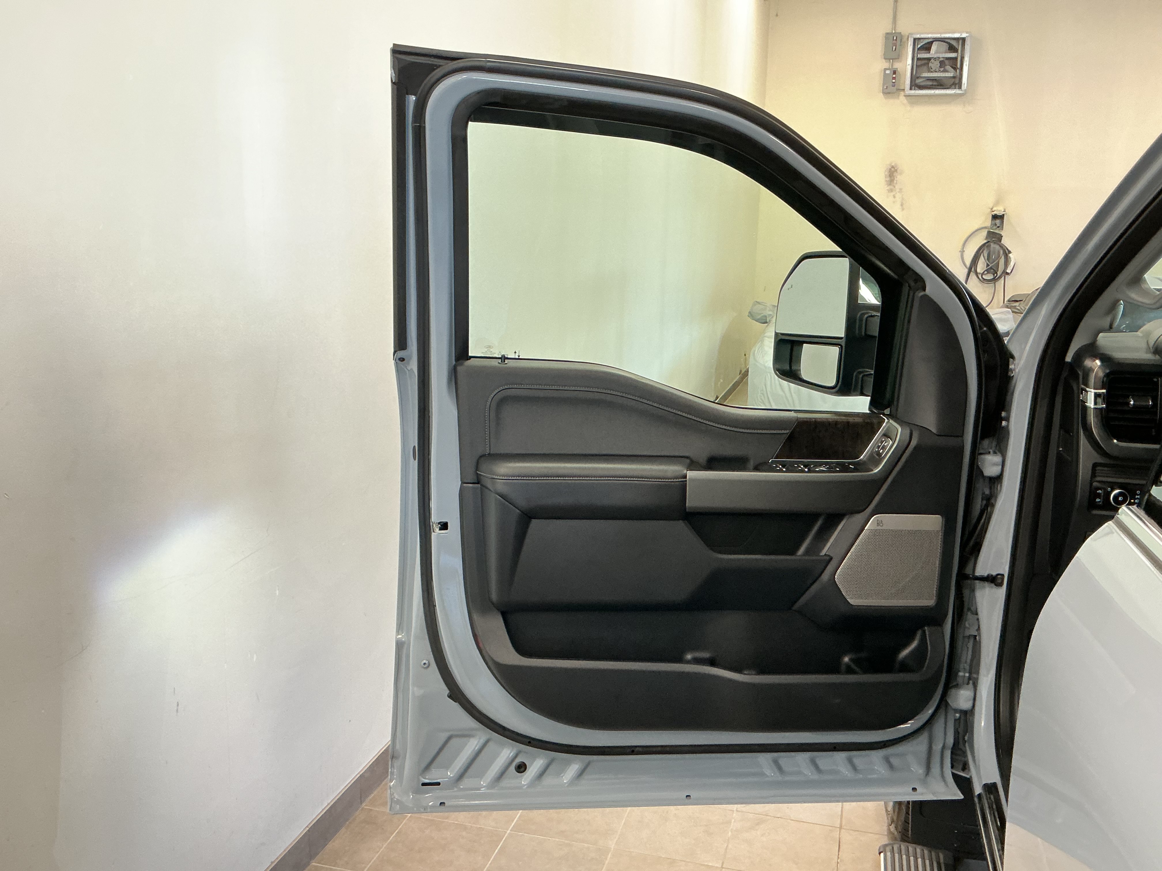 Used 2026 Ford F350 Lariat w/ Lariat Ultimate Package AWD/4WD image 15