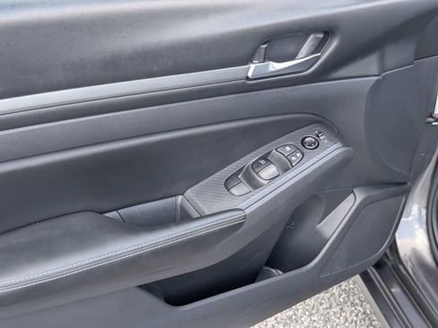 Used 2022 Nissan Altima 2.5 SV FWD image 12