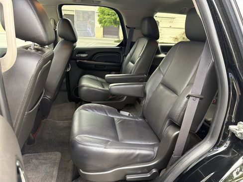 Used 2014 Cadillac Escalade Luxury RWD image 15