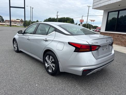Used 2024 Nissan Altima 2.5 S FWD image 6