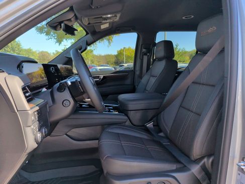 Used 2025 Chevrolet Tahoe High Country image 16