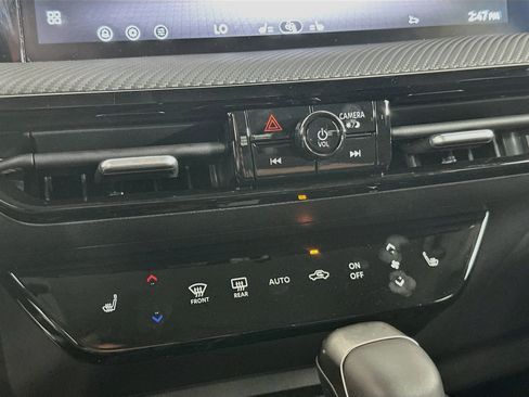 Used 2026 Nissan Kicks SR w/ Cold Weather Package FWD image 23