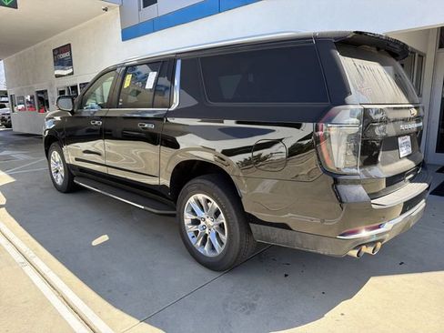Used 2026 Chevrolet Suburban Premier w/ Sun And Tow Package AWD/4WD image 4