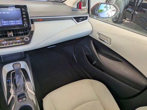 Used 2020 Toyota Corolla LE FWD image 14
