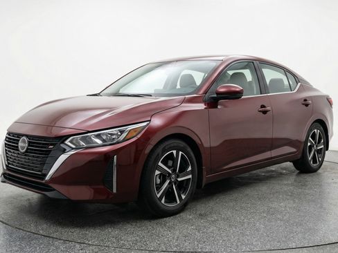 Used 2025 Nissan Sentra SV image 3