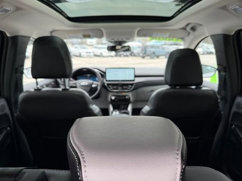 Used 2025 Ford Escape SE w/ PHEV Premium Package FWD image 13