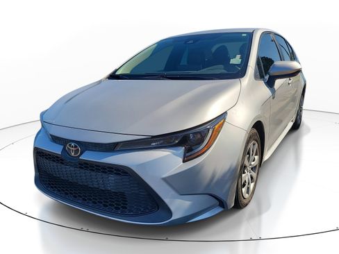Used 2020 Toyota Corolla LE FWD image 3