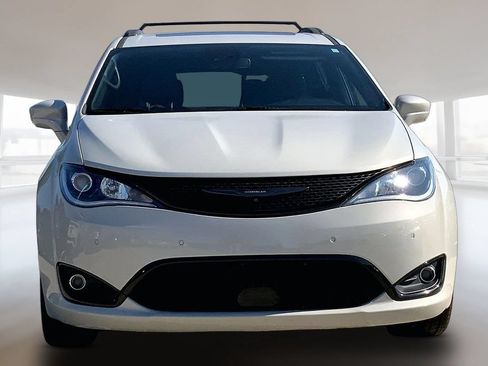 Used 2020 Chrysler Pacifica Touring-L Plus FWD image 3