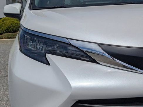 New 2026 Toyota Sienna XLE image 9