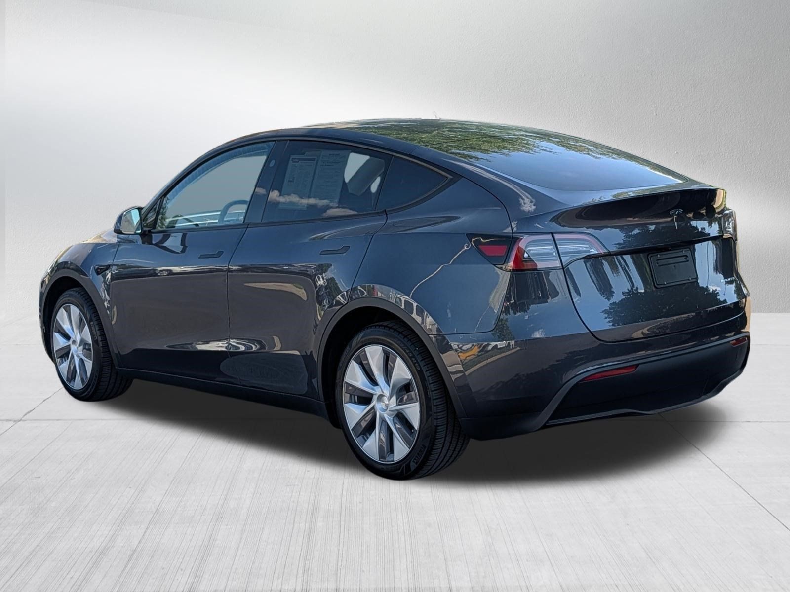 Used 2024 Tesla Model Y Long Range AWD/4WD image 4