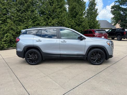 Used 2023 GMC Terrain SLE w/ Driver Convenience Package AWD/4WD image 31