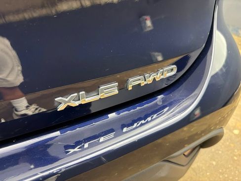 Used 2022 Toyota Highlander XLE AWD/4WD image 27