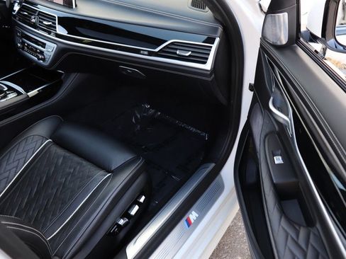 Used 2020 BMW 750i xDrive w/ Executive Package AWD/4WD image 32
