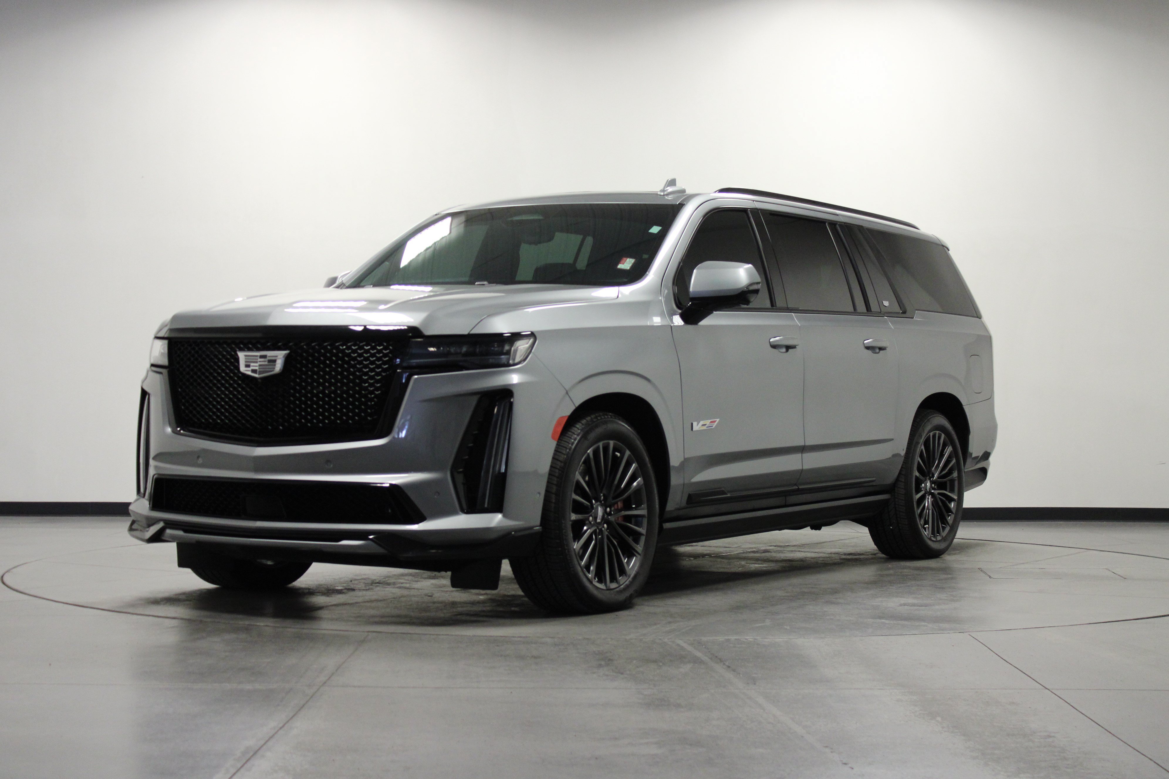Used 2023 Cadillac Escalade ESV V AWD/4WD image 8