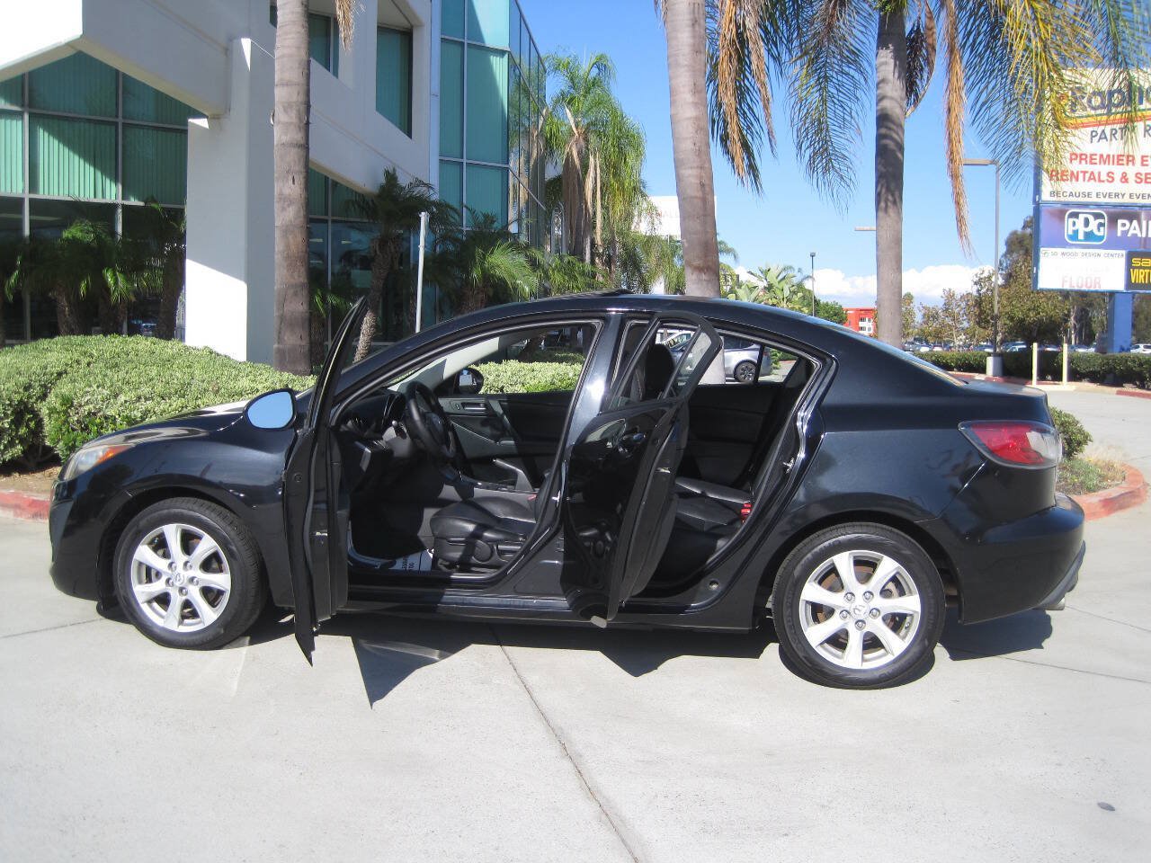 Used 2011 MAZDA MAZDA3 i Touring FWD image 4