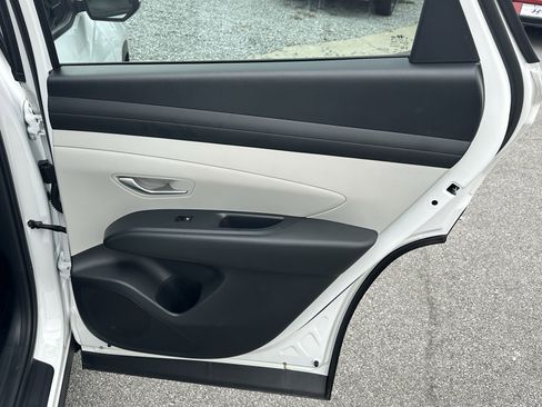 Used 2025 Hyundai Tucson SE image 18