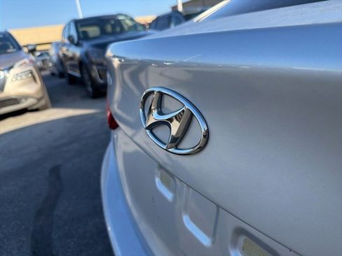 Used 2013 Hyundai Elantra GLS w/ Preferred Pkg image 8