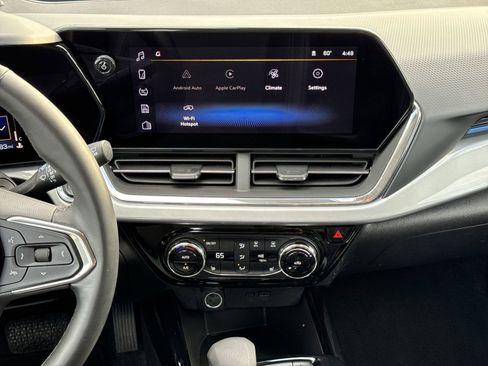 Used 2025 Chevrolet Trax LT w/ LT Convenience Package image 29