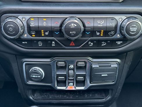 Used 2021 Jeep Wrangler Unlimited Sahara image 30