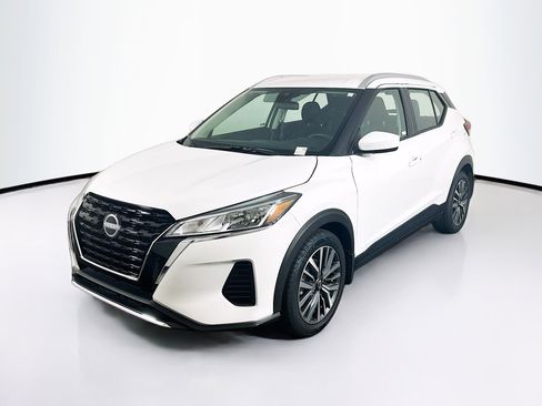 Used 2023 Nissan Kicks SV FWD image 3
